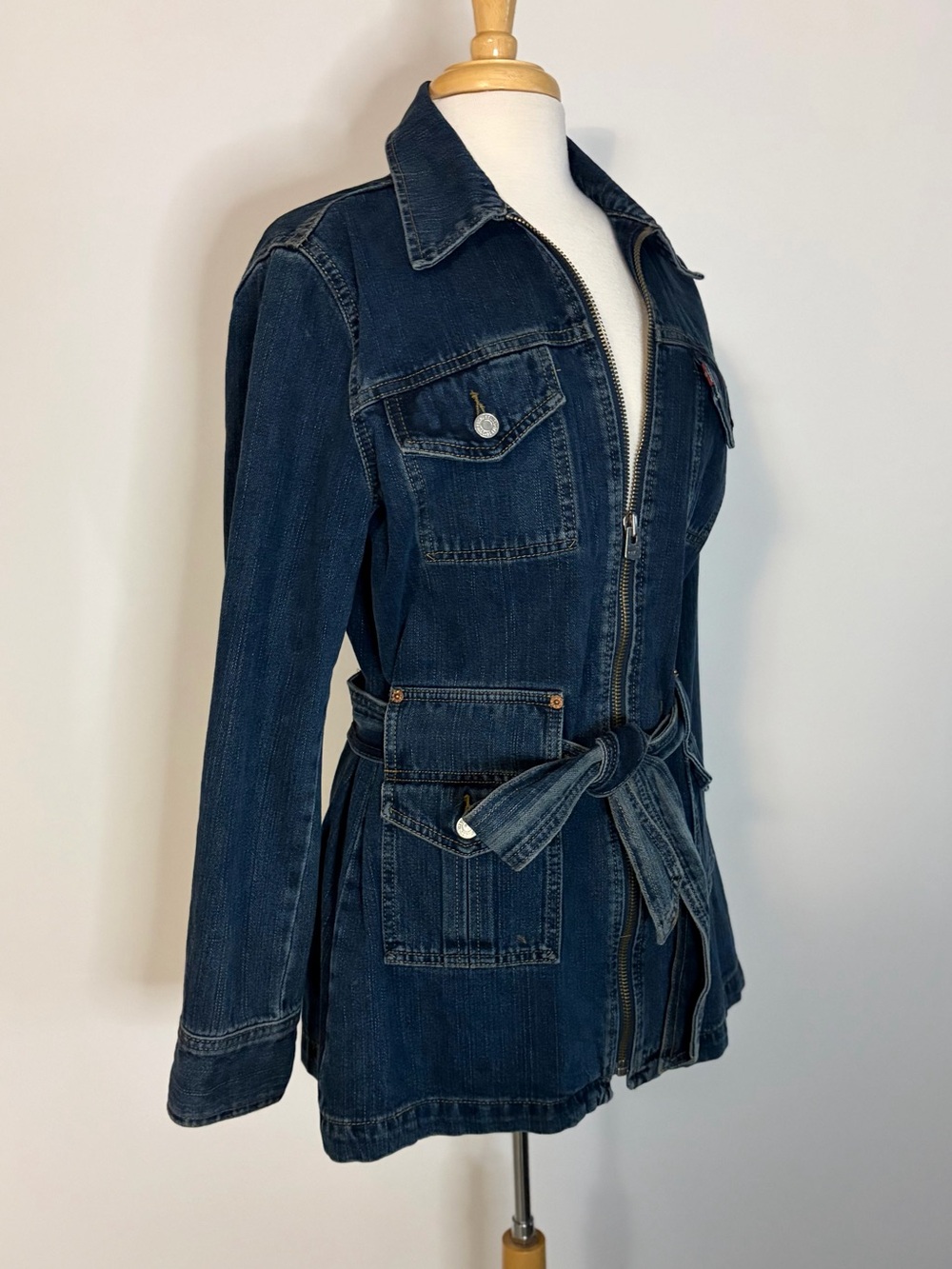 Vintage Y2K Levi's denim jean jacket with a front zip closure and belted style.